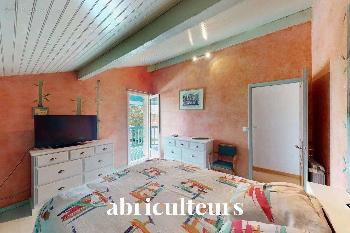 Maison Landaise avec terrain arboré en vente à Saint-Vincent-de-Tyrosse (40230) - photo 11