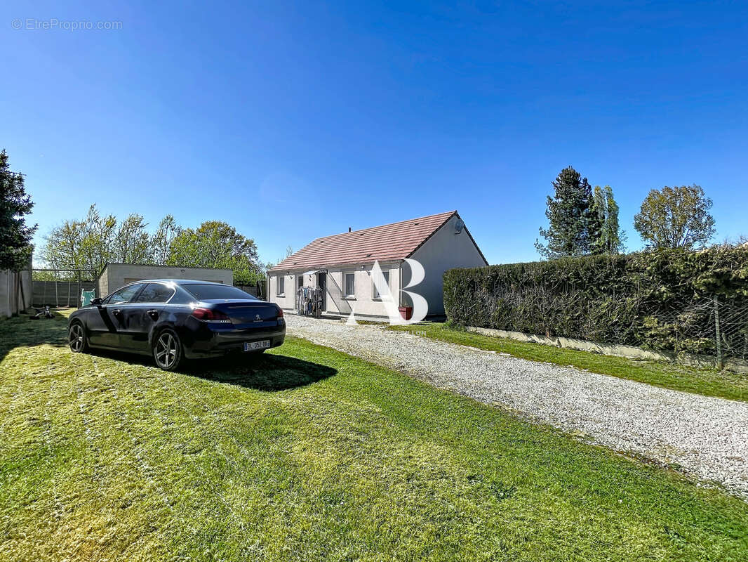 Maison à VILLENEUVE-LES-BORDES