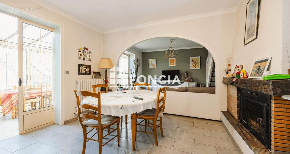 Maison à NOYAL-CHATILLON-SUR-SEICHE