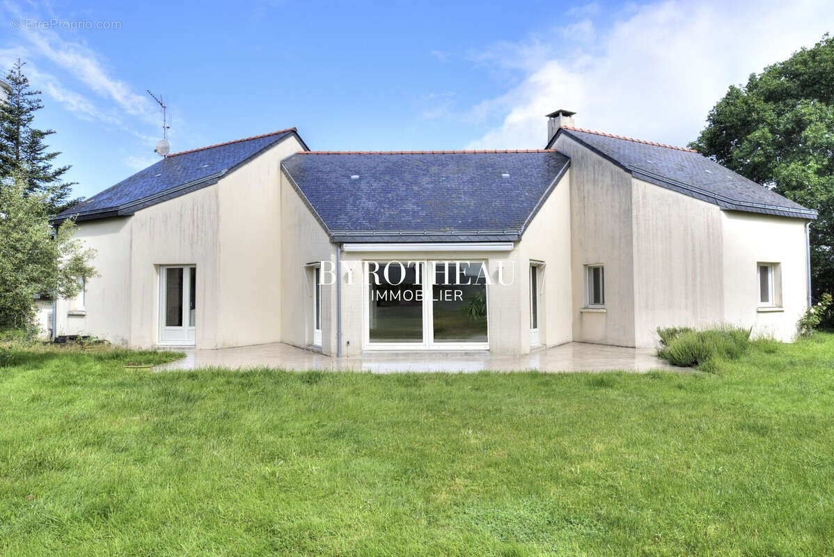 Maison 114 m² à Saint-Augustin-Des-Bois  - photo 2