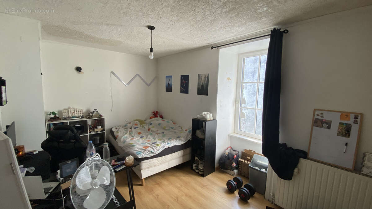 Maison de bourg et trés jolie dépendance 170 m2 et du terrain au centre de Tiffauges 232500 € frais d'agence i - photo 12