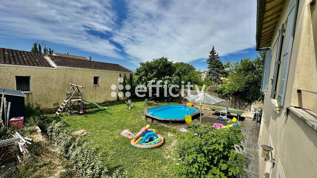 Maison à COURTHEZON