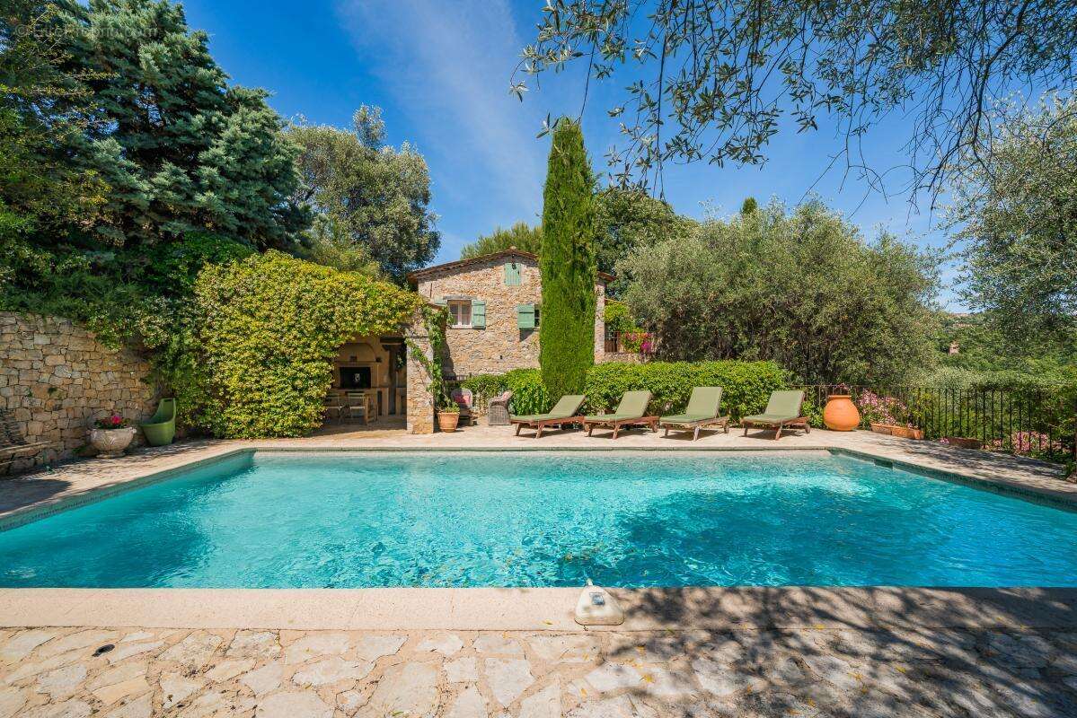 Grasse Saint Mathieu - Magnifique propriété composée de 2 maisons en pierre avec piscine - photo 12