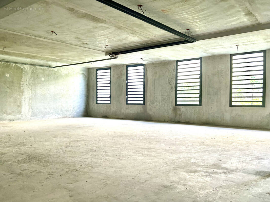 Autre à SAINT-DENIS