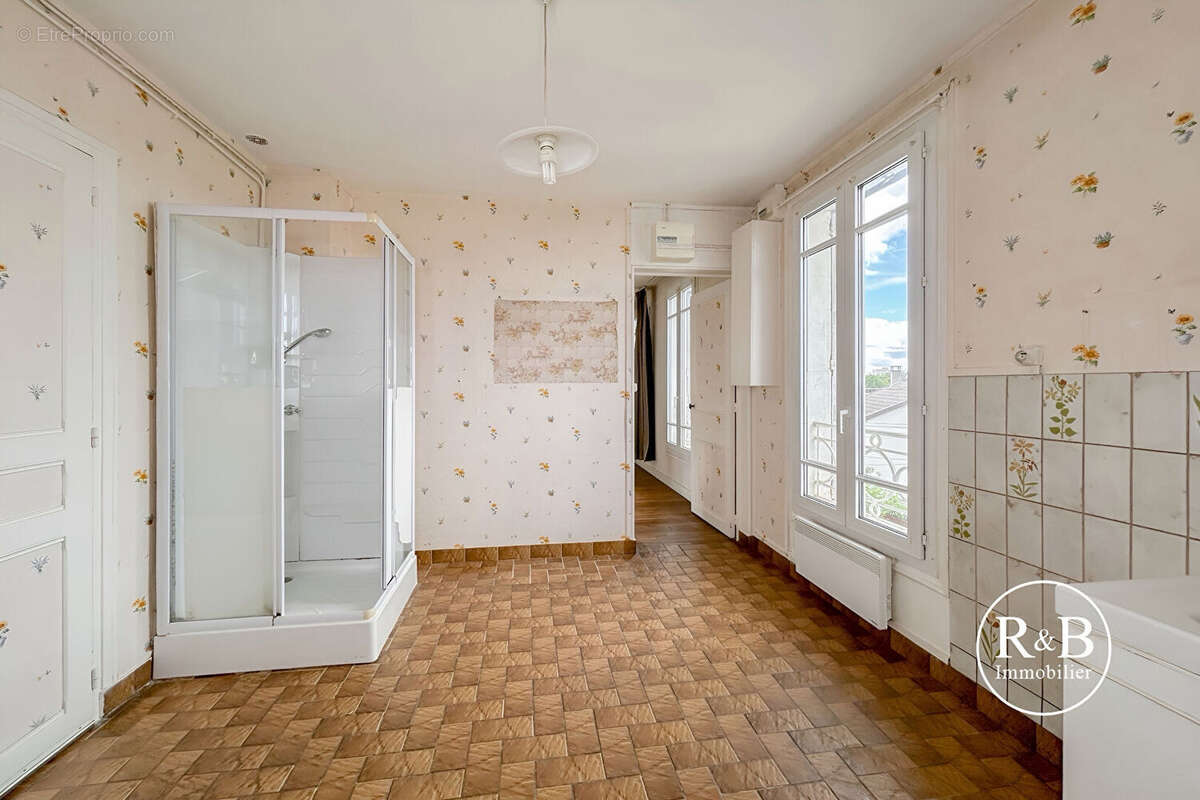 Appartement à LES CLAYES-SOUS-BOIS