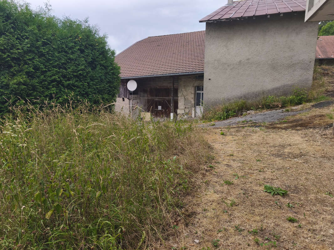 maison à rénover avec terrain - photo 2