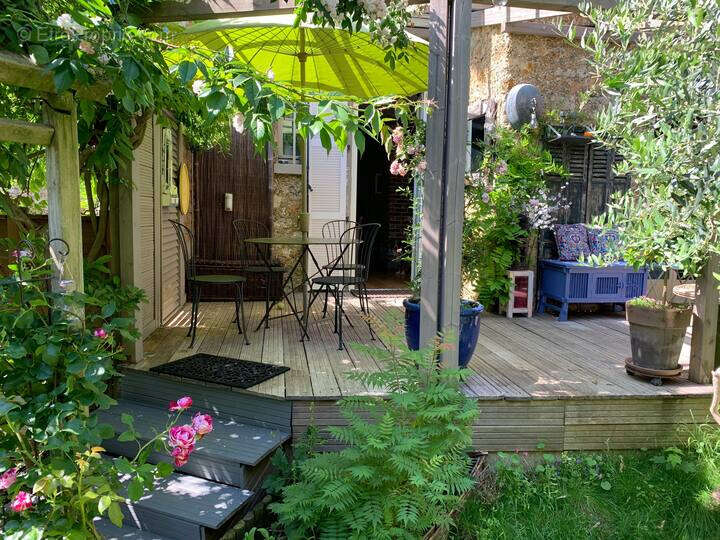 Appartement à MARNES-LA-COQUETTE