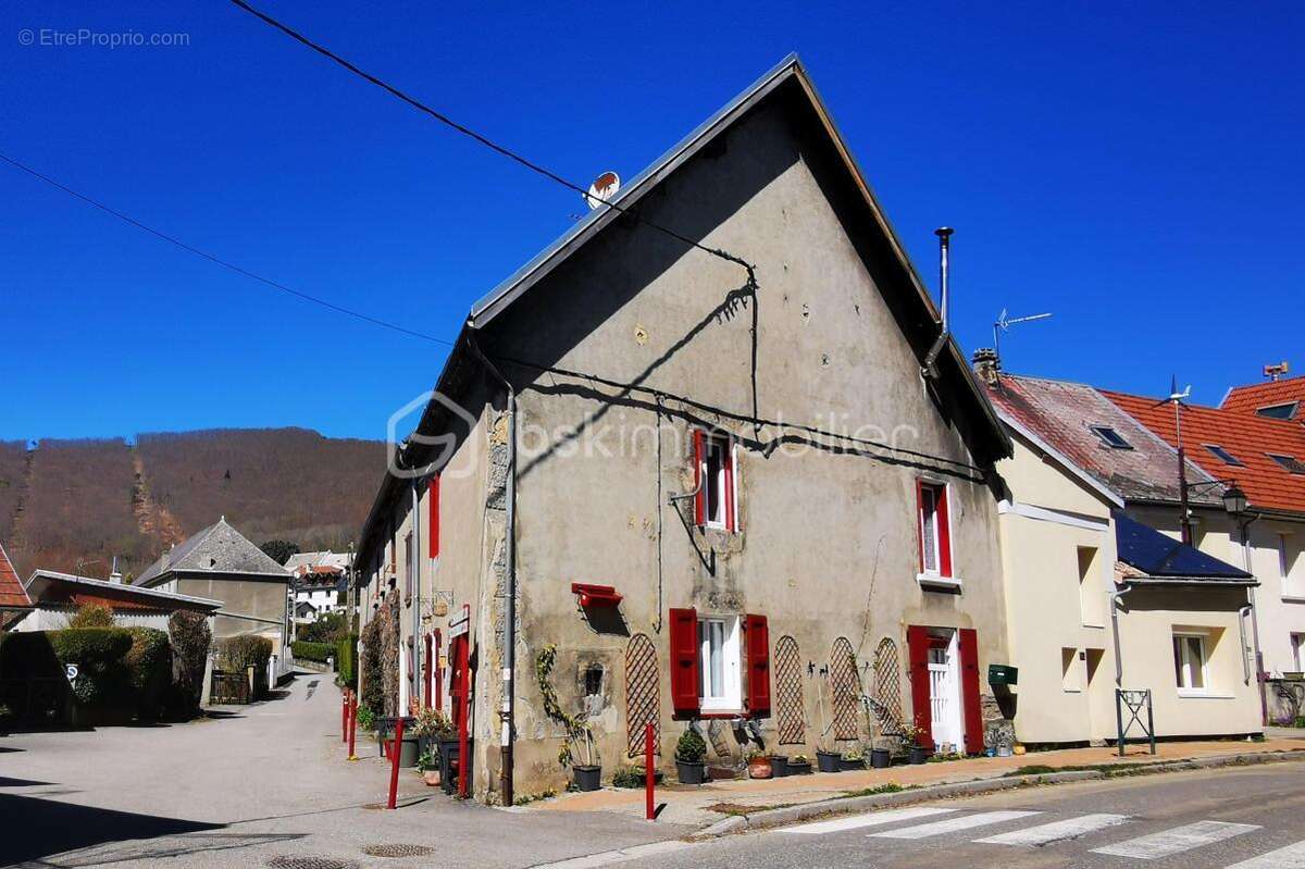 Maison à PIERRE-CHATEL