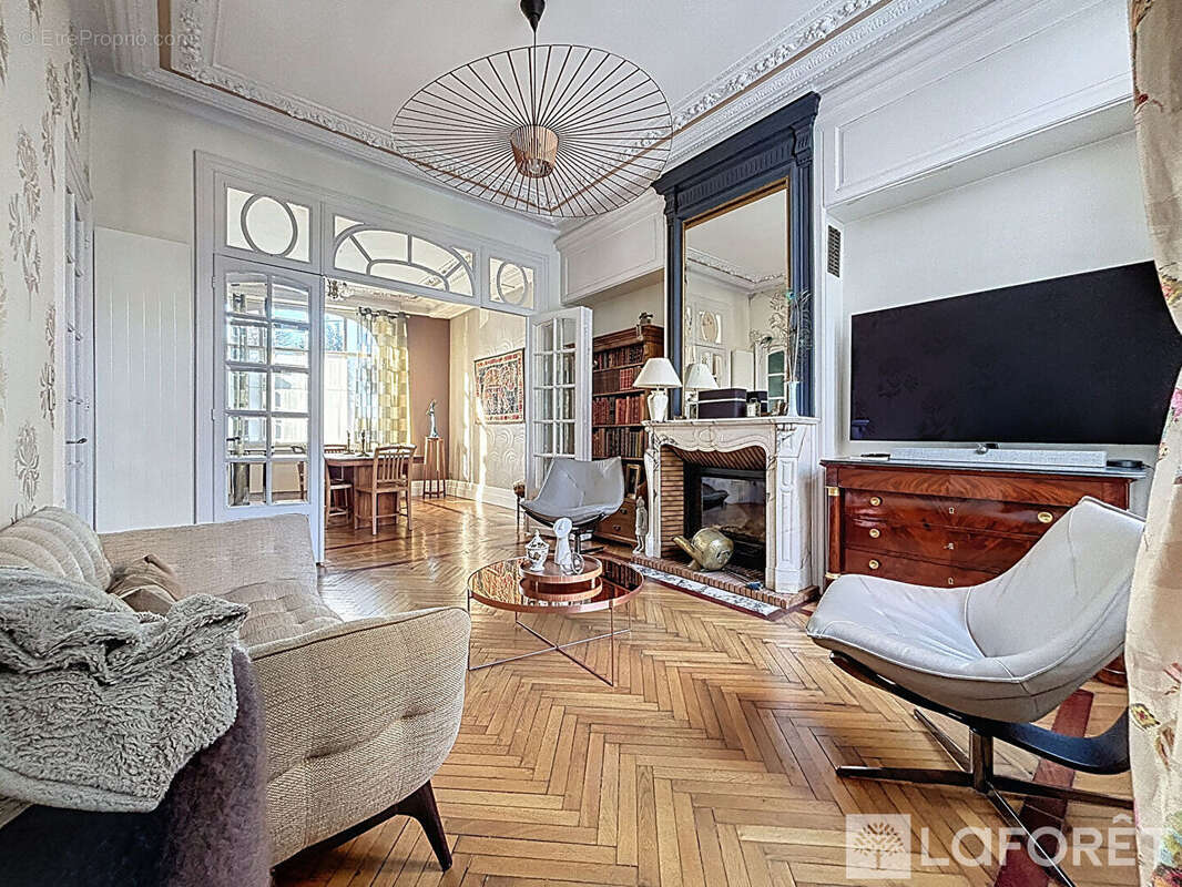 Maison à LA CHAPELLE-D'ARMENTIERES