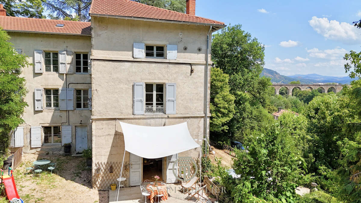 Maison de maître avec vue rénovée avec nombreuses dépendances, jardin - photo 3