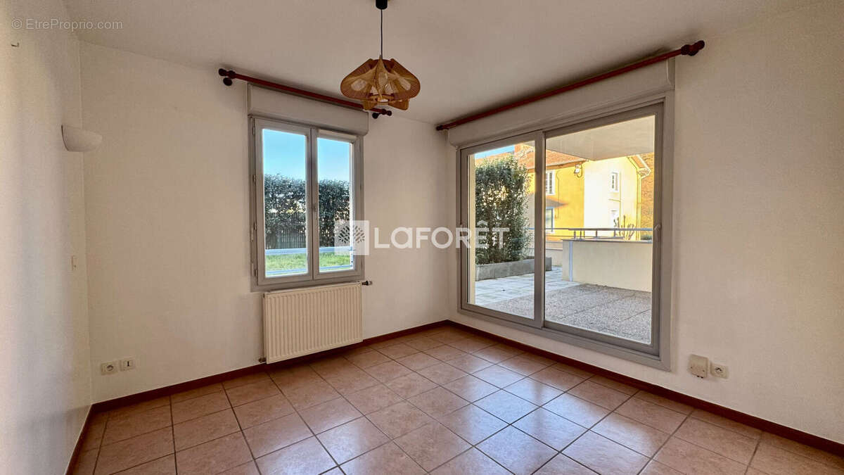 Appartement à L'ARBRESLE