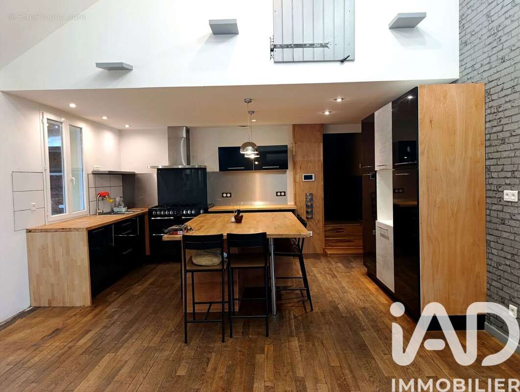 Maison 225 m² à Saint-Bonnet-La-Riviere  - photo 2