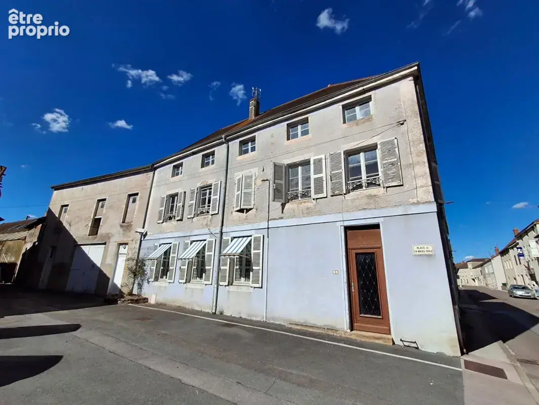 Maison à SALORNAY-SUR-GUYE