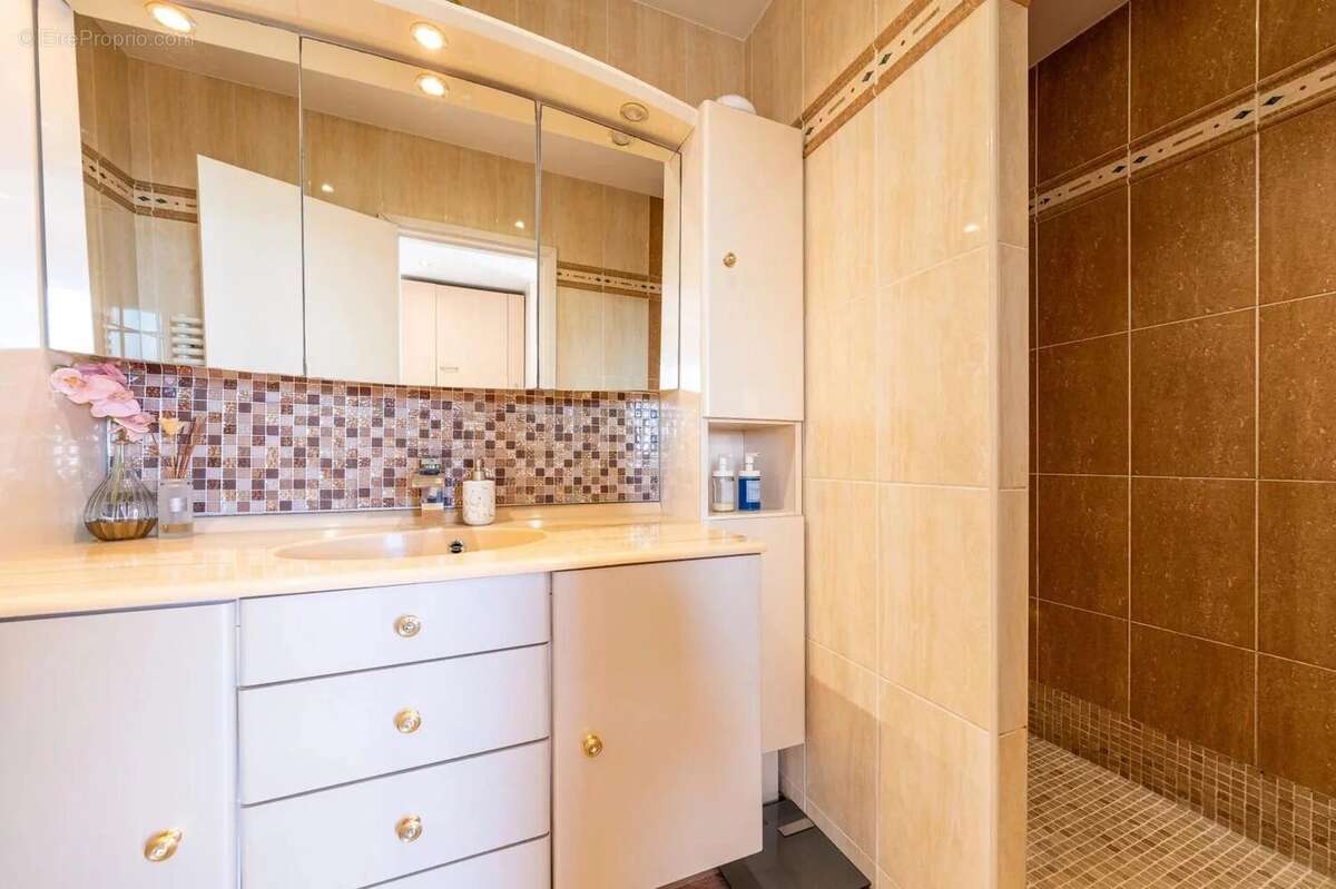 Appartement à CAP-D'AIL