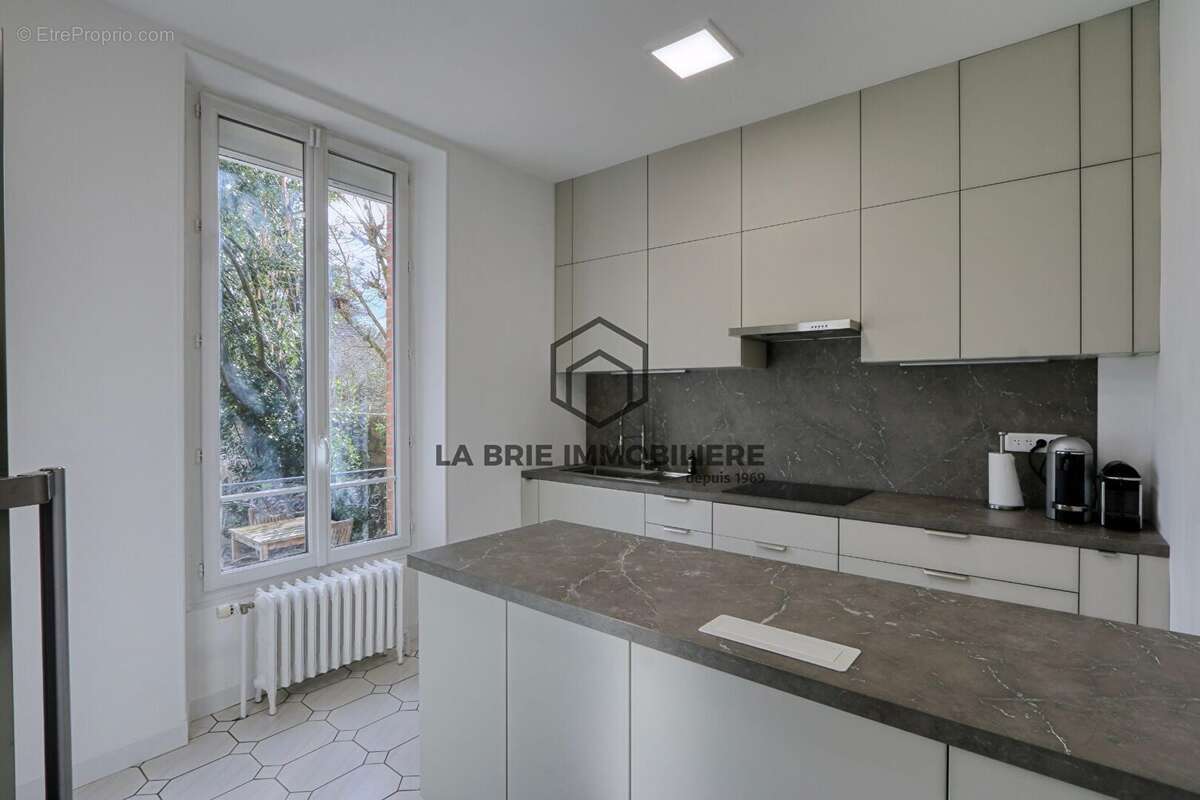 Maison 235 m² à Villecresnes  - photo 4