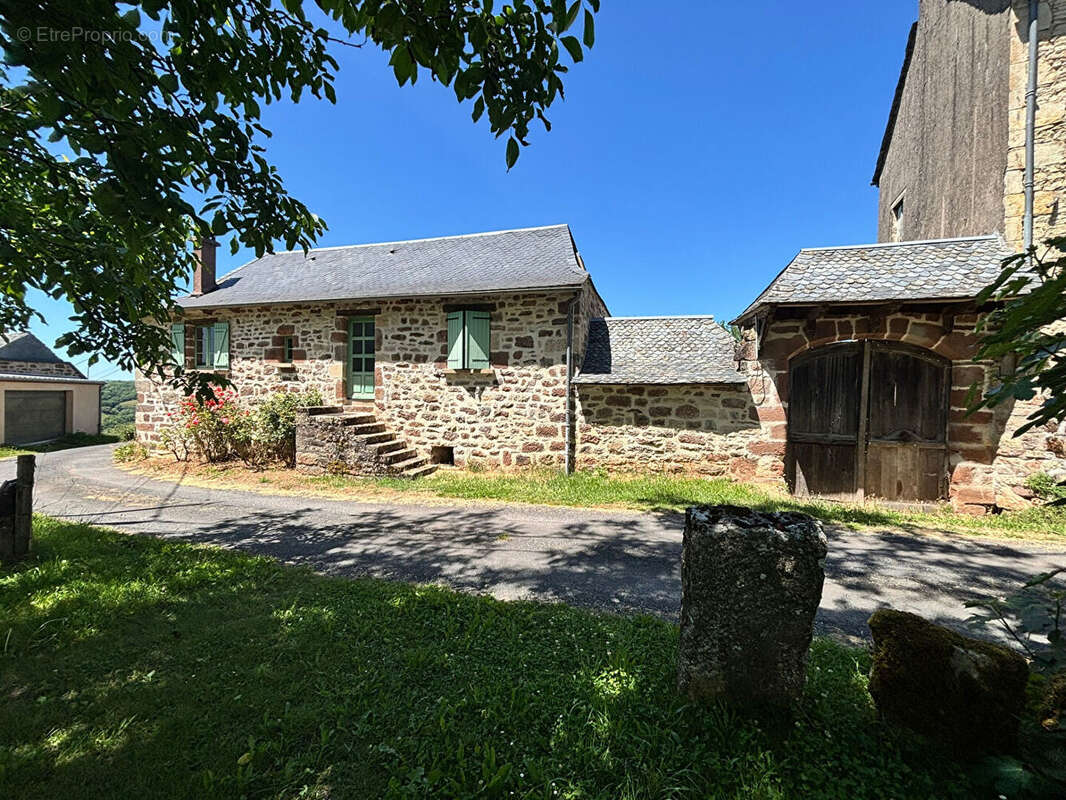 Ensemble immobilier en pierre entre BOZOULS et ESPALION - photo 3