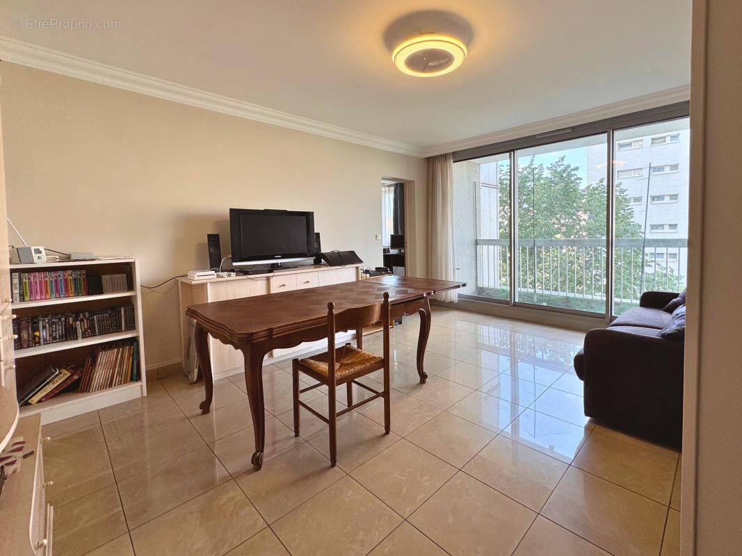 Appartement à PARIS-19E