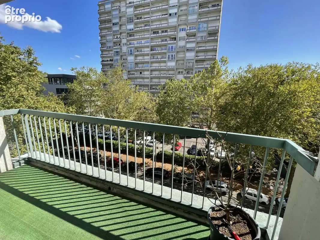 Tête d'Or - La Doua : T5 lumineux avec 3 ch., terrasse, 2 loggias et vue dégagée - photo 2