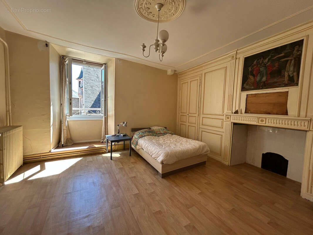Maison à MEYMAC