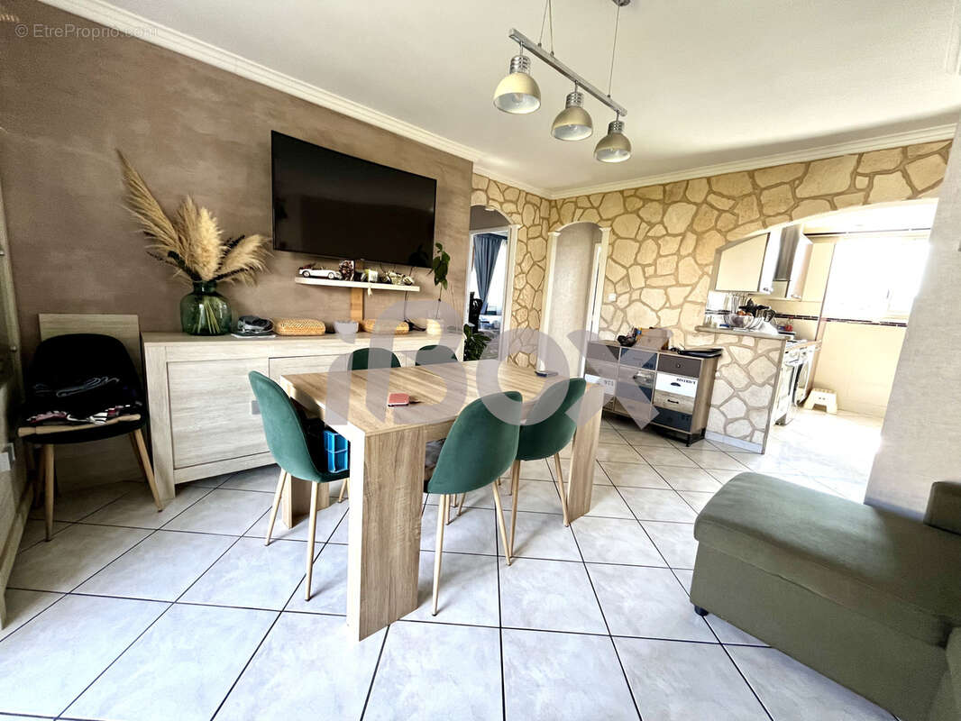 T4 avec parking, balcon et cave - photo 2