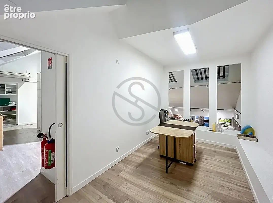 Local commercial 432 m² , voiron centre , visibilité exceptionnelle - 25 min de grenoble - photo 2