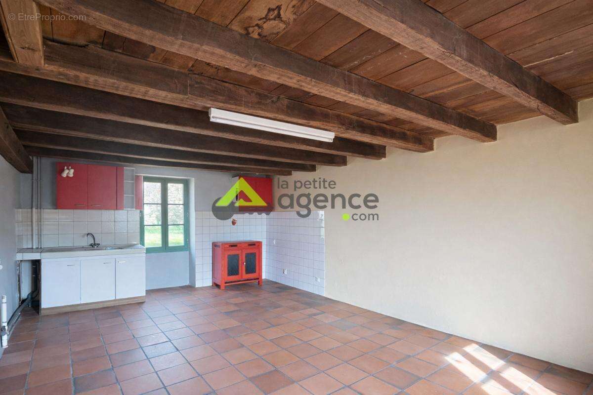 Maison à SAINT-MARC-A-FRONGIER