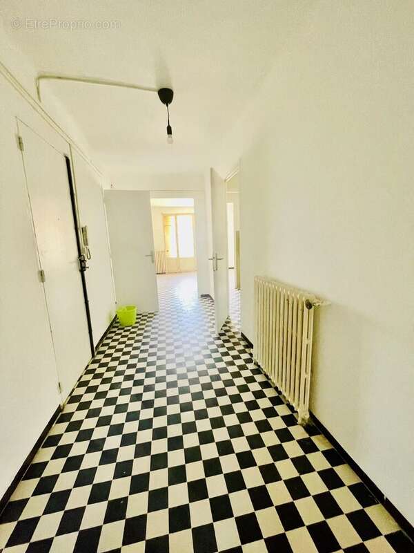 Appartement à MARSEILLE-5E
