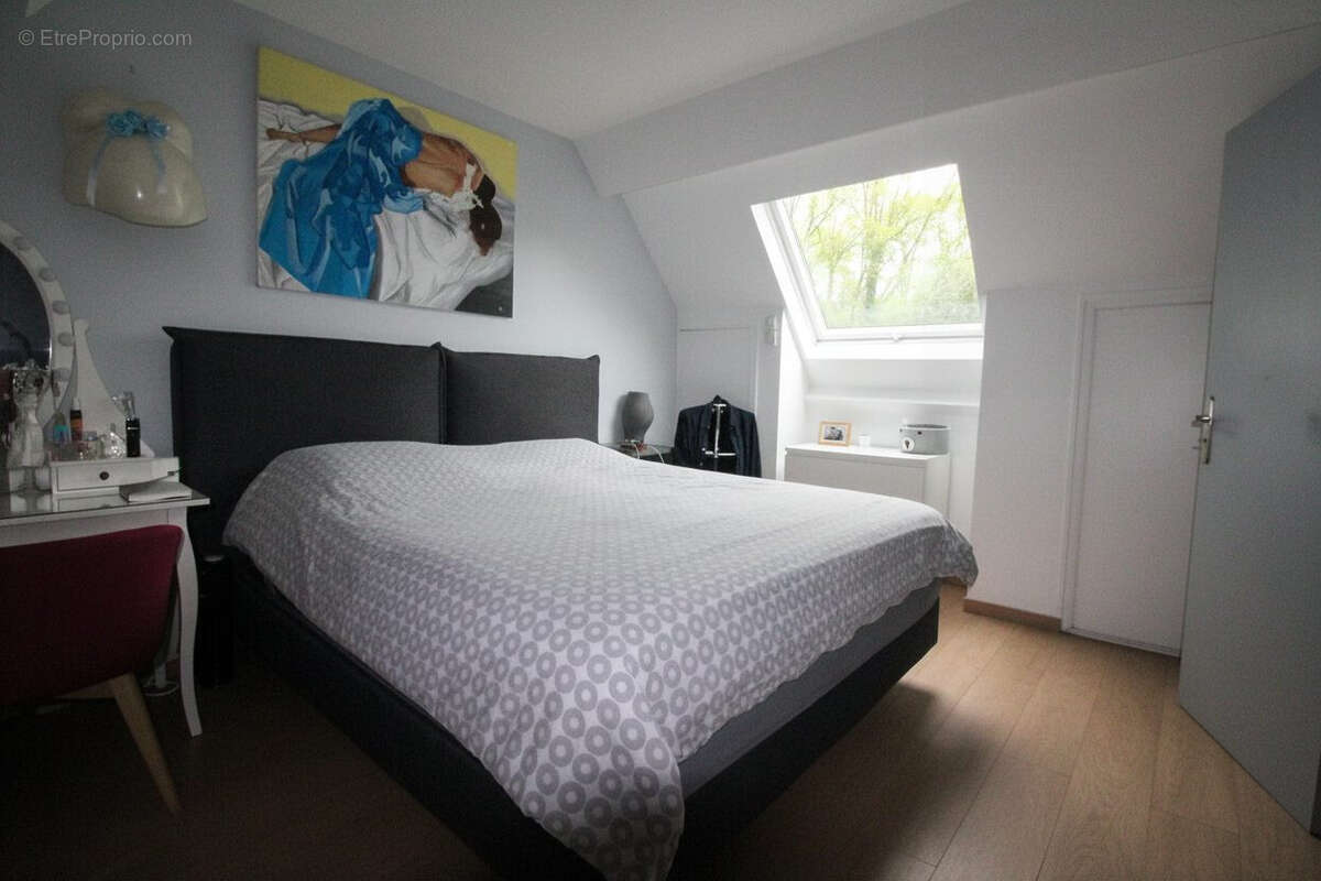 Maison à LE MESNIL-SAINT-DENIS