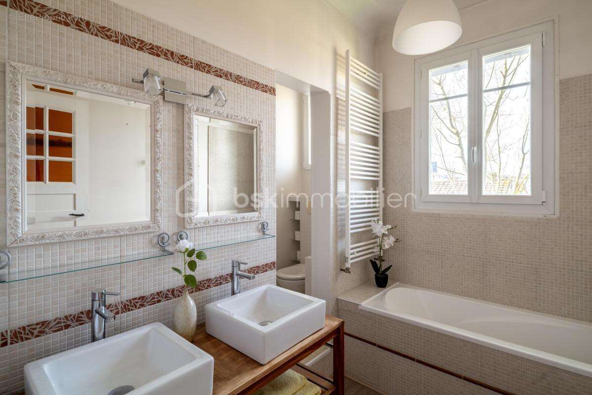 Maison de caractère  – 9 pièces, 7 chambres, sous-sol total – proximité rer d, commerces et écoles à pied - photo 11