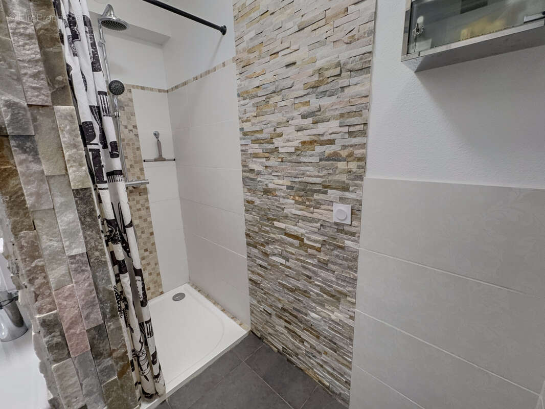 Appartement 34 m² à Santa-Lucia-Di-Moriani  - photo 7