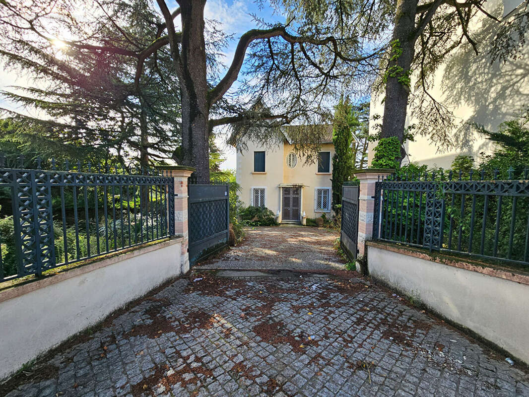 Maison Bourgeoise 7 pièces sur parcelle 1638 m² CREPIEUX - photo 9