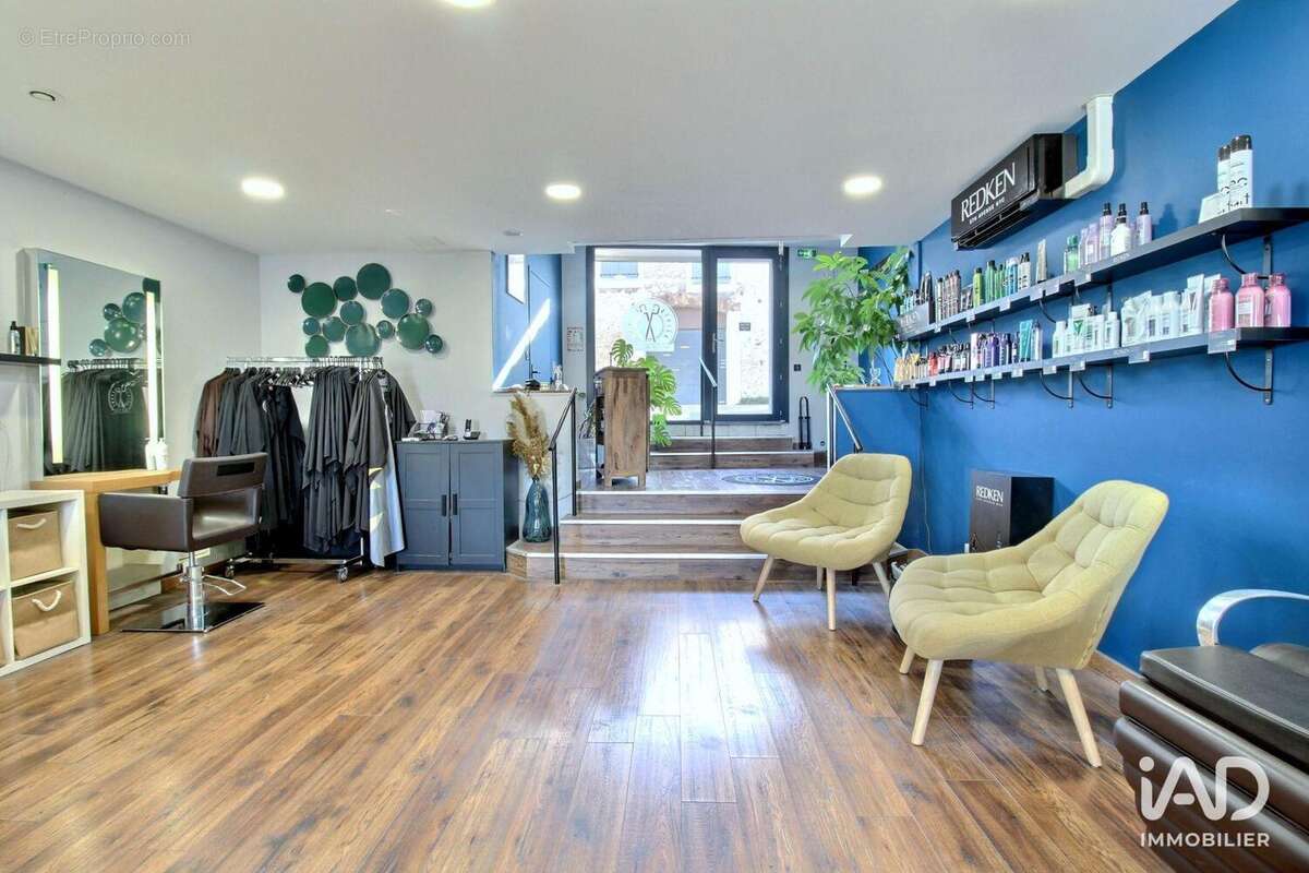 Photo 7 - Commerce à CABRIES