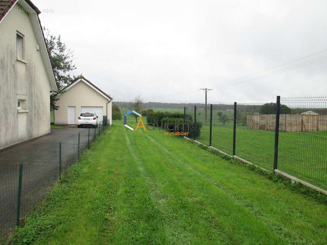 Terrain à LA BRUYERE