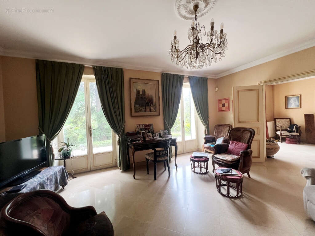 Maison à VILLENEUVE-SUR-YONNE