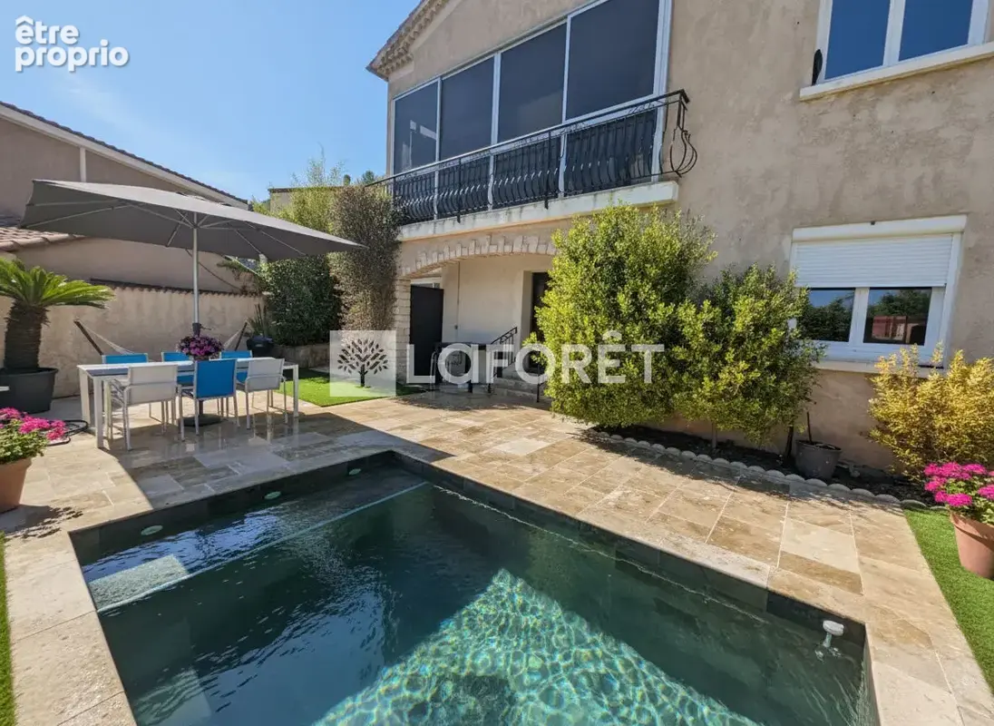 CUERS : Maison individuelle 237 m² comprenant 3 logements sur terrain de 793 m² - photo 1