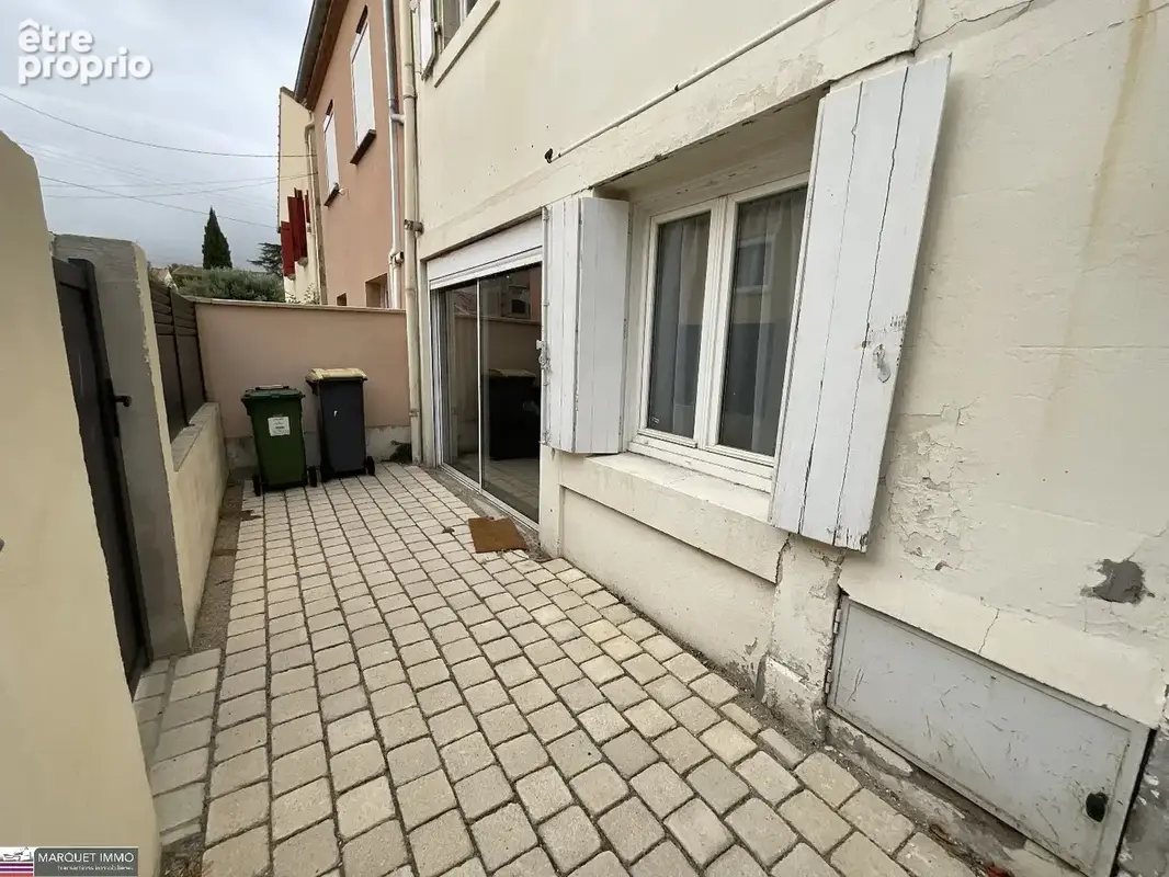 Villa T6 de 110 m²  vous invite à poser vos valises dans un cadre alliant charme et fonctionnalité sur 145 m² de terrain clos et - photo 17