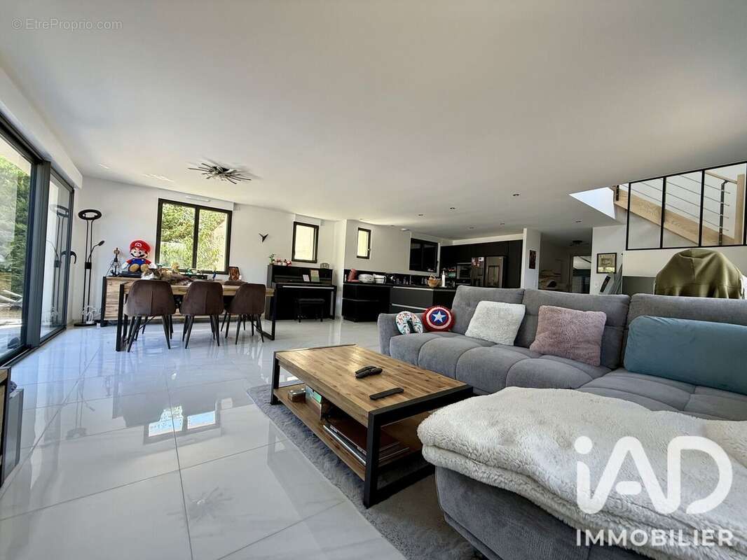 Maison 191 m² à Joue-Les-Tours  - photo 3