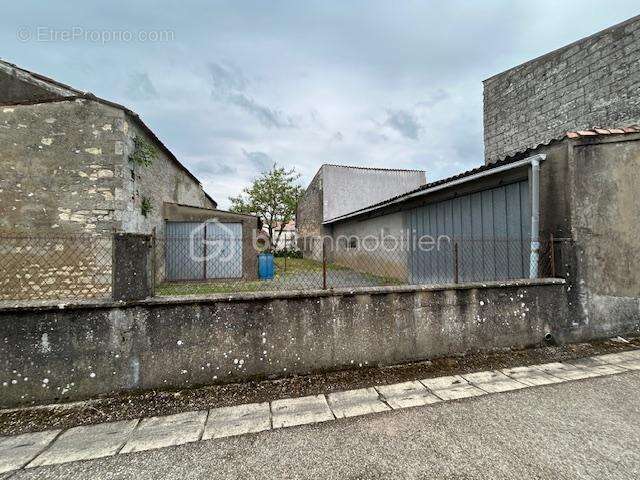 Maison à SAINT-FORT-SUR-GIRONDE