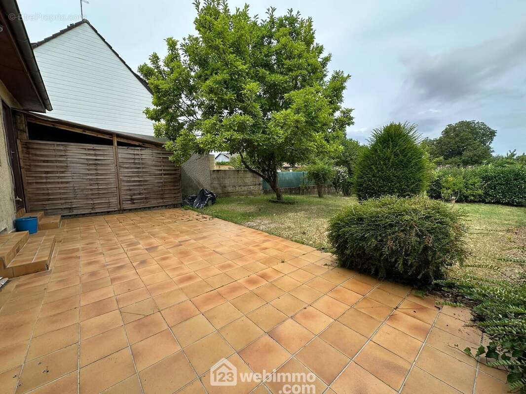 Une terrasse bien exposée - Maison à CHAMBRY