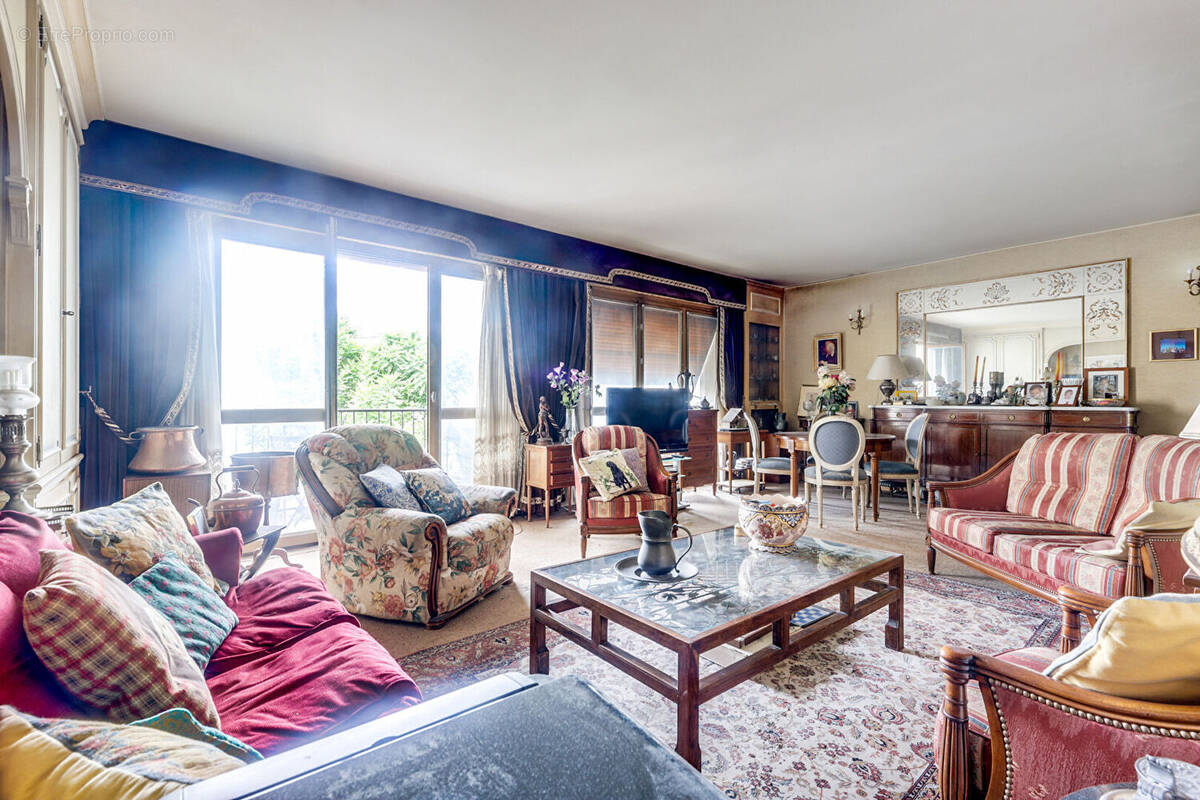 Appartement à PARIS-14E