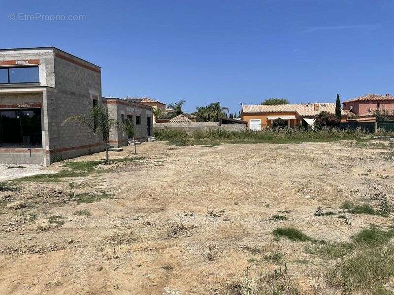 Terrain à SAINT-CYPRIEN