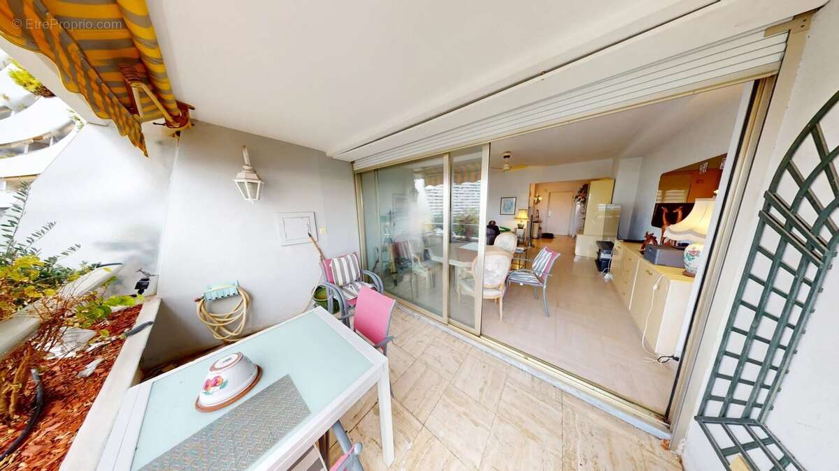 Appartement à VILLENEUVE-LOUBET