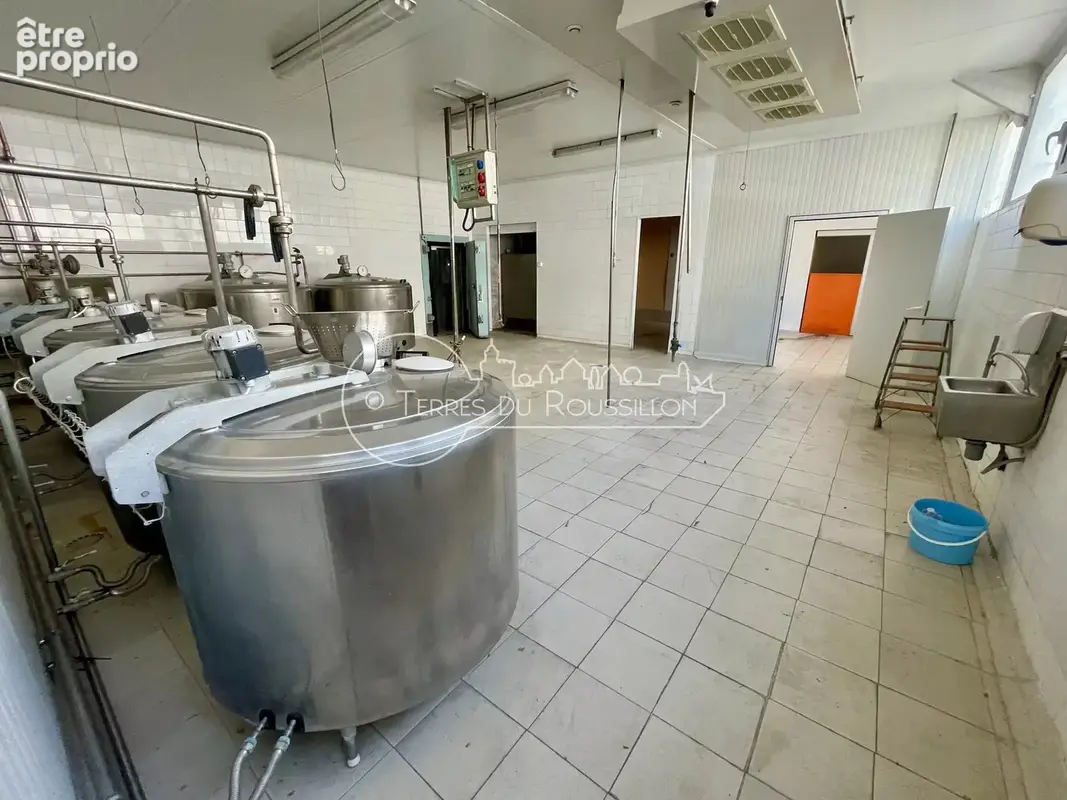 Entrepot spacieux 1531 m2 avec chambres froides polygone nord - photo 4