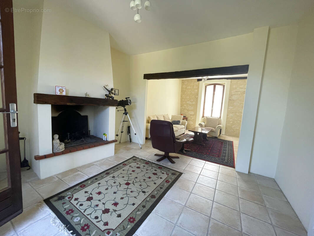 Maison bourgeoise au village avec jardin très bon état - photo 7