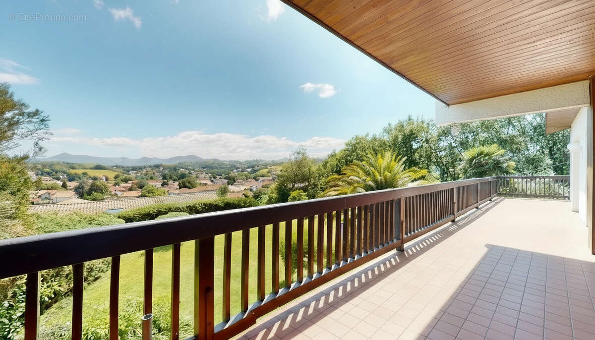 HERRIBISTA Maison Saint Pée Sur Nivelle T7  avec vue panoramique - photo 7