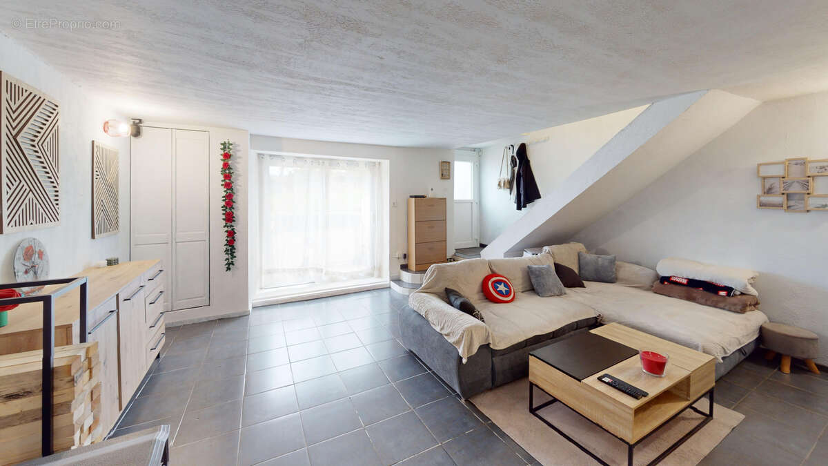 Maison à DECAZEVILLE