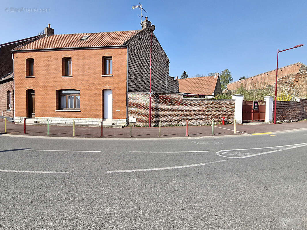 Maison à MONCHECOURT