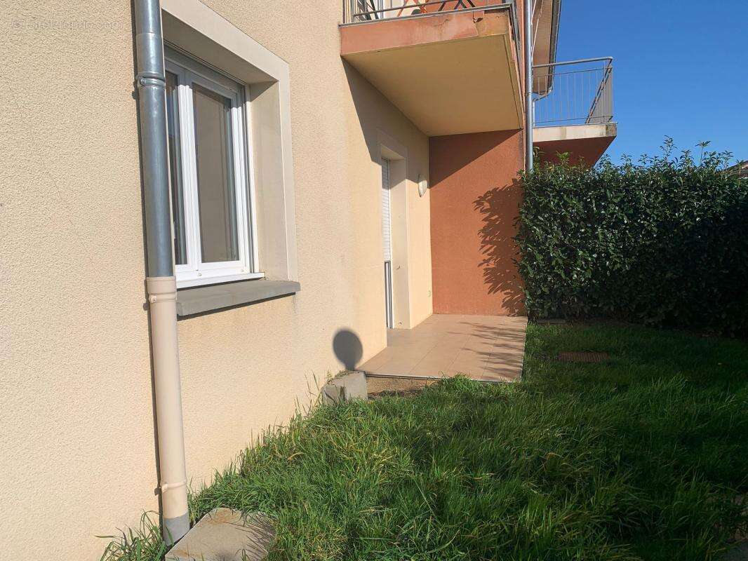 Appartement à CRUZILLES-LES-MEPILLAT