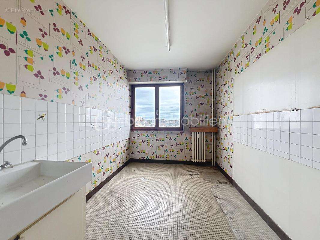 appartement T2 de 63 m² avec balcon, cave et parking – Châteauroux - quartier des Marins - photo 5