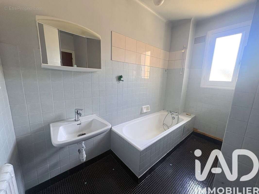Maison 112 m² à Kernascleden  - photo 9